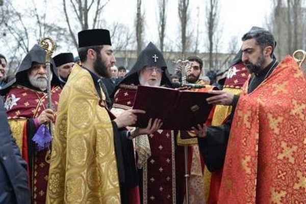 Католикос Гарегин Второй в Киеве освятил фундамент возводящегося армянского кафедрального собора: видео