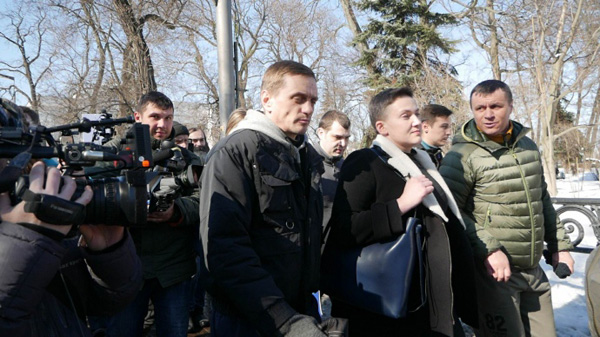 Надежда Савченко лишена депутатской неприкосновенности и задержана в Киеве