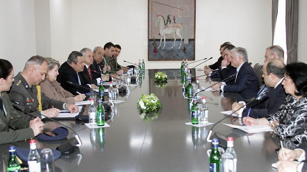 Главы МО Греции и МИД Армении обсудили вопросы по Карабахскому конфликту, Балканам и Ближнему Востоку