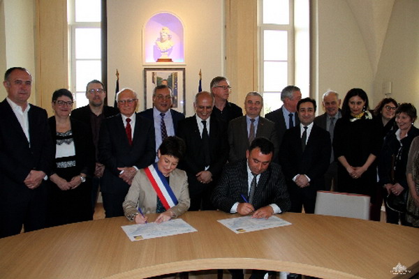 Подписана Декларация о дружбе между арцахским городом Мартуни и французским городом Бур-де-Пеаж
