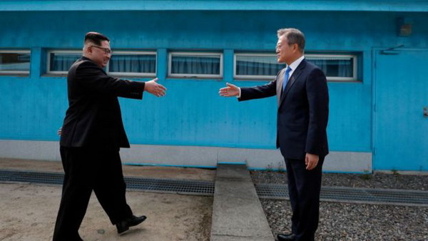 Историческая встреча: лидеры КНДР и Южной Кореи договорились положить конец войне 1953 года