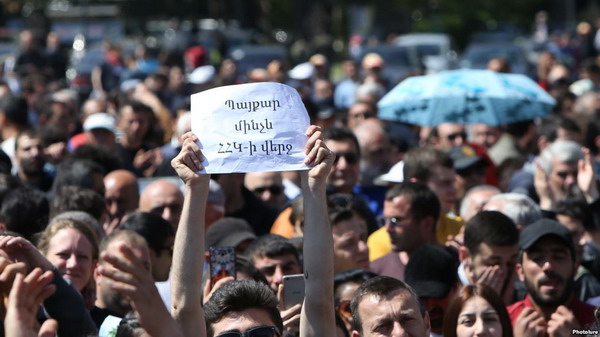 LIVE. В Армении возобновились массовые акции гражданского неповиновения
