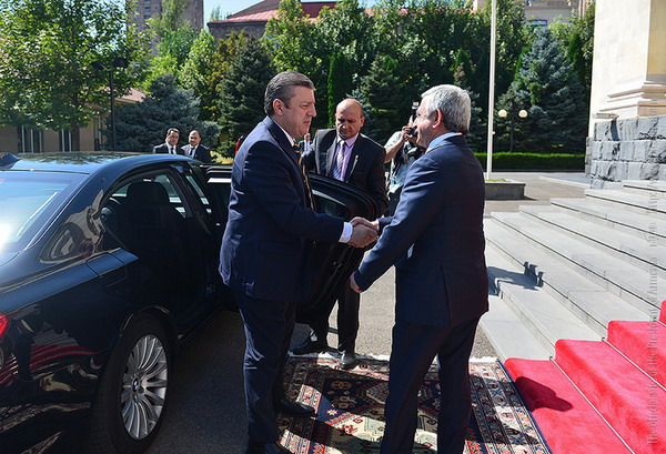 Георгий Квирикашвили поздравил Сержа Саргсяна с избранием на должность премьер-министра Армении