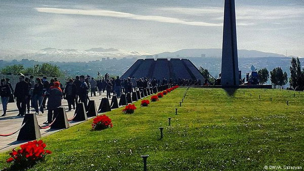 Мемориал в память о жертвах геноцида армян открыт в Кельне рядом с мостом Гогенцоллернов