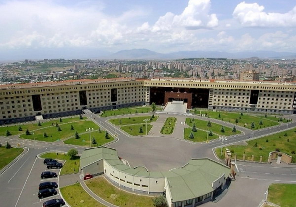 МО Армении: дальнейшая эскалация ситуации в стране способствует развязыванию новой военной провокации против Арцаха