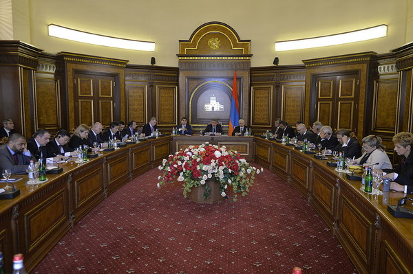 Карен Карапетян встретился с аккредитованными в Армении послами