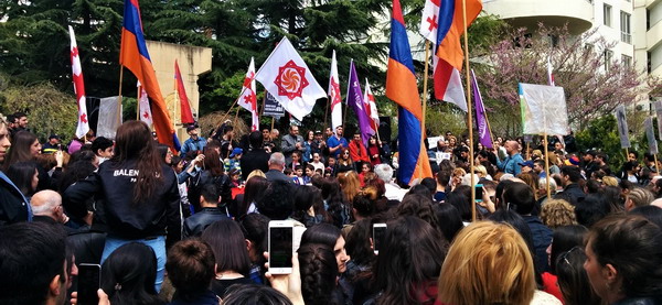 Масштабная акция армян перед посольством Турции в Тбилиси: видео