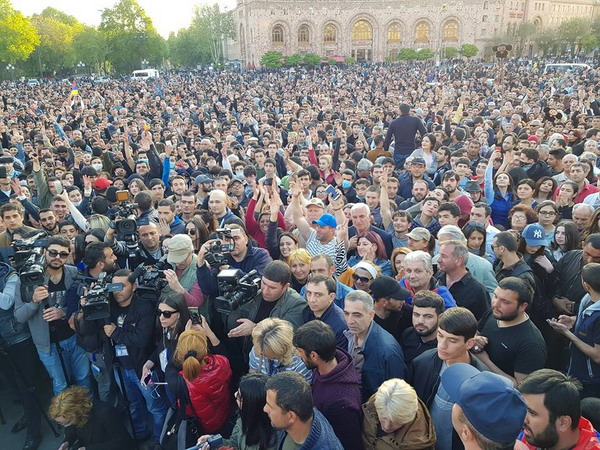 LIVE. Митинг протеста на центральной Площади Республики в Ереване