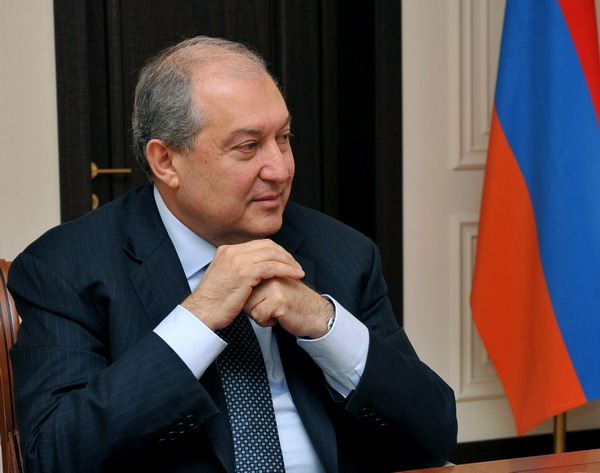 Президент Армении встретился с Сержем Саргсяном и Кареном Карапетяном