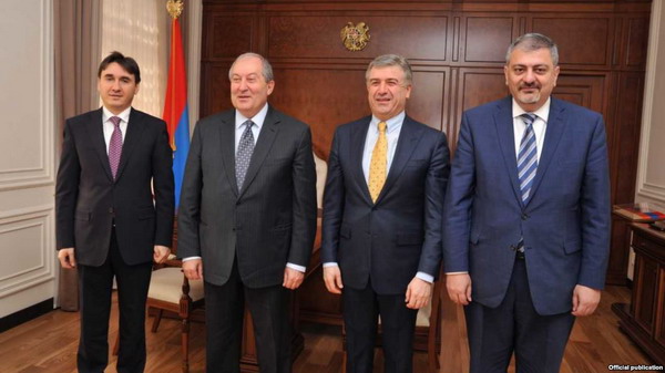 Карен Карапетян — первый вице-премьер, Ваче Габриелян и Армен Геворгян – вице-премьеры