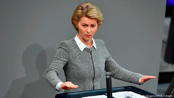Министр обороны Германии призвала к более жесткому курсу в отношении России