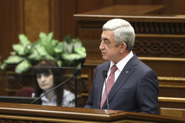 Если примете — три совета дам: Серж Саргсян в парламенте — видео