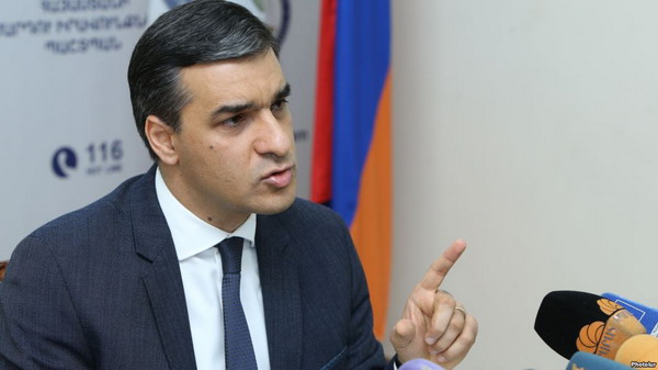 Омбудсмен Армении осуждает применение насилия в отношении журналиста Тирайра Мурадяна