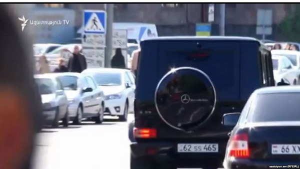 Драка и наезд на перекрестке улиц Гераци и Корюна в Ереване: видео
