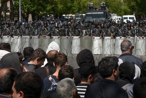 Neue Zürcher Zeitung: Жители Армении устали от безраздельной власти