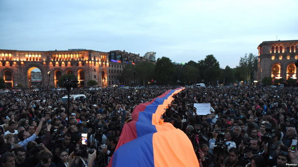 LIVE. Митинг протеста на Площади Республики в Ереване