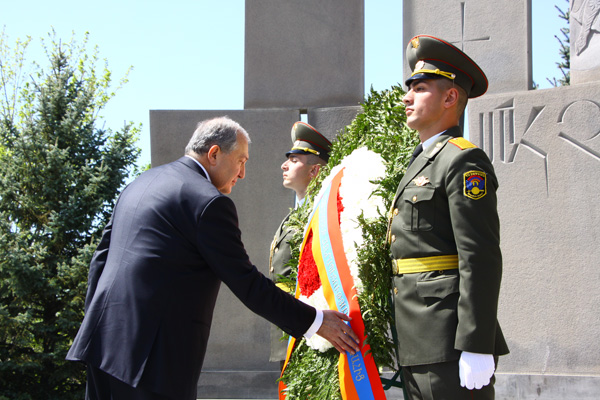 Президент Армен Саргсян посетил воинский пантеон «Ераблур»