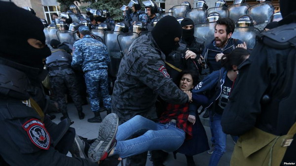 По положению на 18:00 задержано 233 демонстранта: Полиция Армении