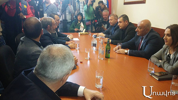 Вопрос о том, взамен чего фракция Царукяна будет голосовать за Никола Пашиняна – не обсуждался: видео