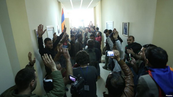 Полиция Армении: своим бездействием организатор акции протеста поставил под угрозу жизнь и здоровье ее участников