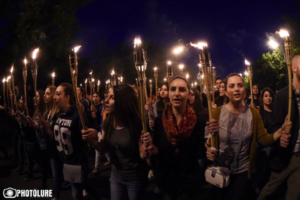 Факельное шествие заменяется церемонией поминовения жертв Геноцида