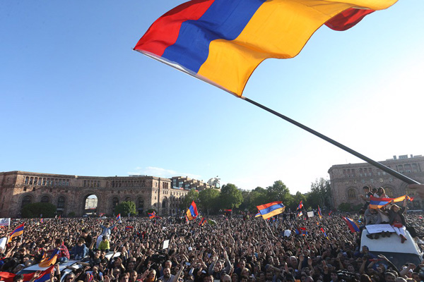 C 23 апреля мы живем в новой Армении, хотя мы пока не знаем, чем она будет отличаться, так сказать, от старой: «Жаманак»