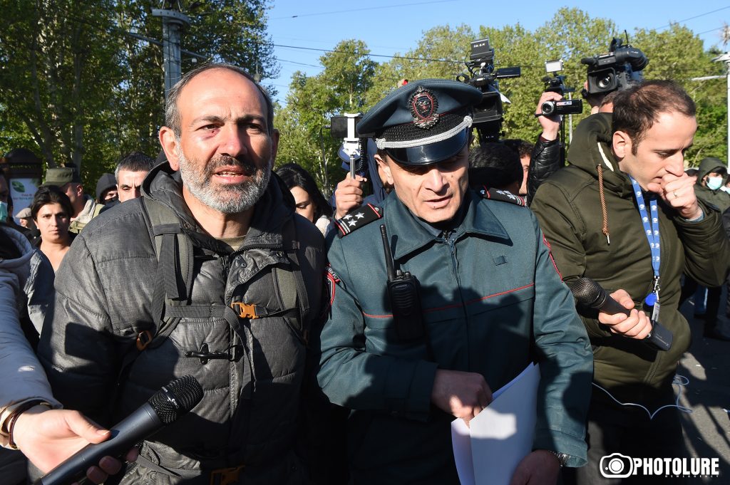 Никол Пашинян порвал заявление Полиции Армении