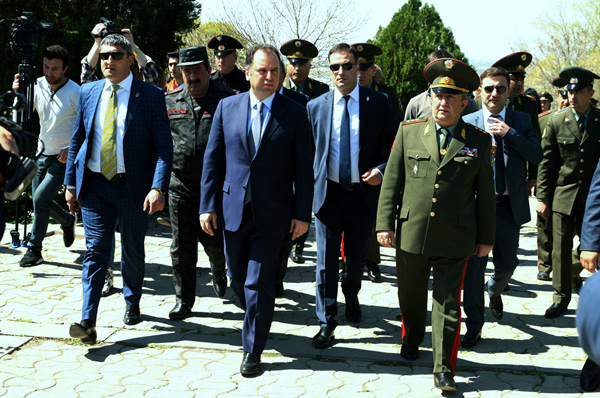 «Заявление министра обороны не повод для гордости, это позорное признание»: Самвел Карапетян