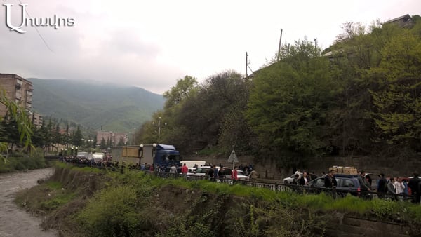В Иджеване перекрыта межгосударственная автотрасса, состоялся марш протеста: фоторяд, видео
