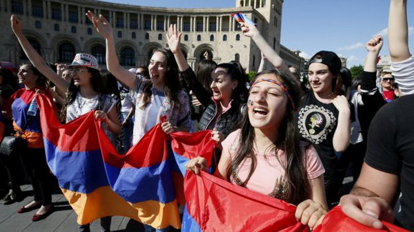 ВВС. Конец «политики вечности» — почему власти Армении не применили силу