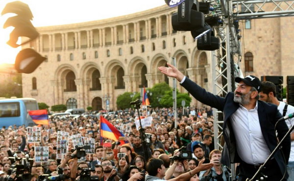 Libération: Армения не станет Швейцарией за три дня