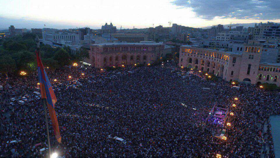 LIVE. «Мы победим!»: Митинг на Площади Республики
