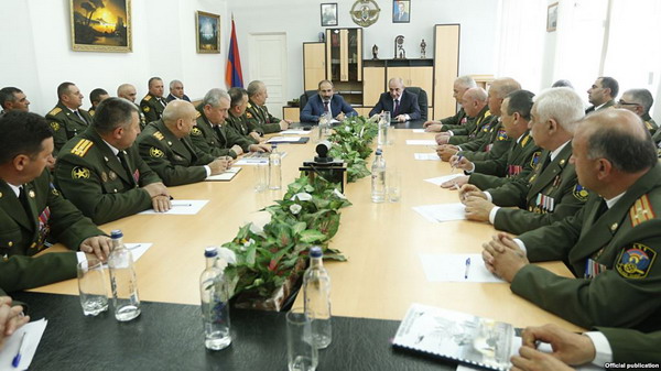 Никол Пашинян в Арцахе: Армянская армия находится на высоком институциональном уровне