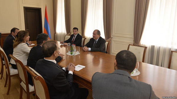 Президент Армен Саргсян обсудил ситуацию в Армении с послами арабских стран