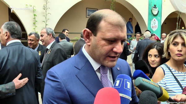 Мэр Еревана Тарон Маргарян отвергает требование об отставке