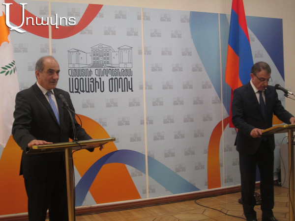 Деметрис Силурис обошел вопрос о революции в Армении