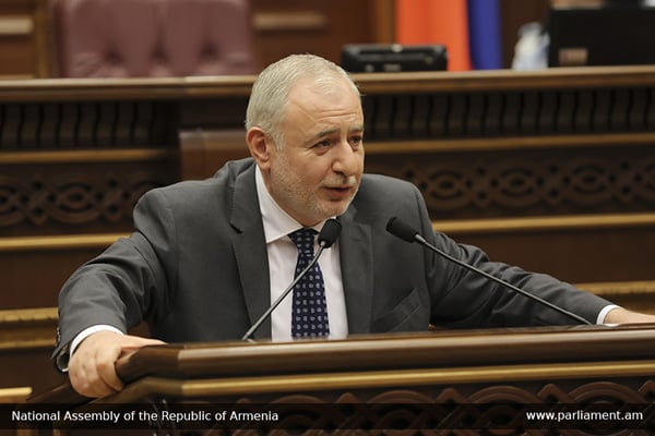 «У нас есть политический изгнанник, которого нужно поскорее вернуть в Армению»: Арарат Зурабян