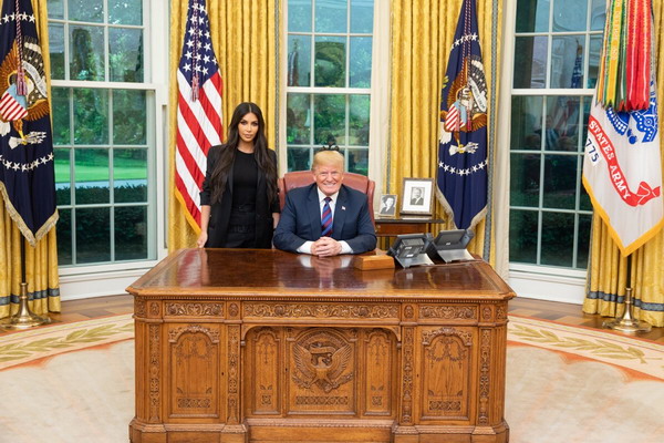 Трамп принял Ким Кардашьян в Овальном кабинете Белого дома