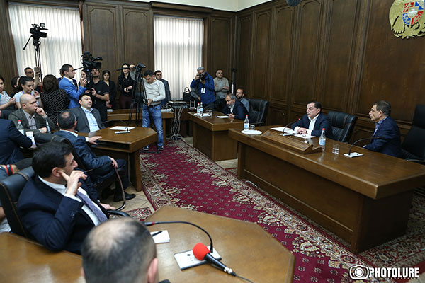 Никол Пашинян встретится с послами и с членами фракции РПА