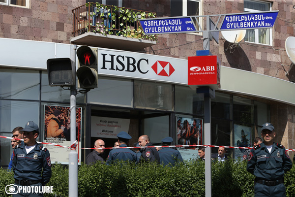 Скончался полицейский, раненный при задержании напавшего на филиал банка HSBC в Ереване