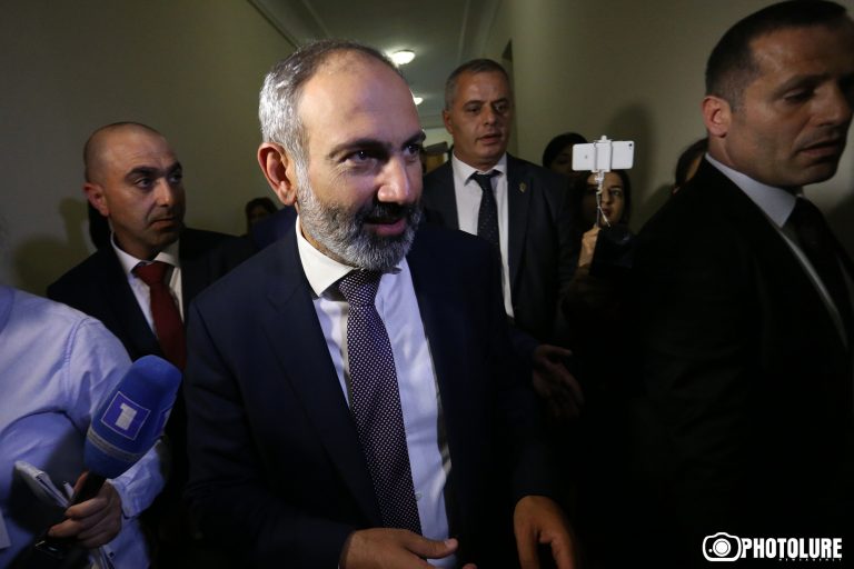 Премьер-министр Армении с рабочим визитом отбыл в Россию