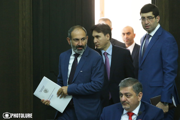 Каковы основы для досрочных выборов: Пашинян утверждает, что решение принимать общественности