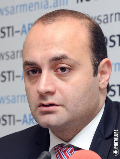 И.о замглавы МИД Армении Роберт Арутюнян освобожден с должности согласно собственному заявлению