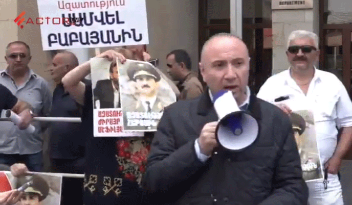 «Призываю Сержика Аветисяна подготовить ответ, мы посетим их»: митингующие в защиту Самвела Бабаяна
