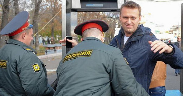Алексей Навальный арестован на 30 суток за акцию «Он нам не царь»