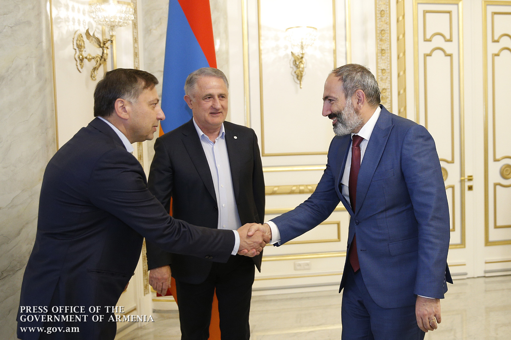 Никол Пашинян принял председателя авиакомпании “Армения” Тамаза Гаиaшвили