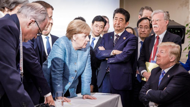 На саммите G7 Трамп швырнул Меркель конфеты — политолог