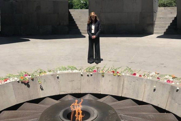 Экс-постпред США в ООН Саманта Пауэр посетила Мемориал жертв Геноцида армян