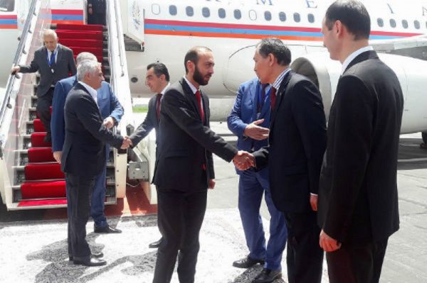 Первый вице-премьер Арарат Мирзоян  отправился в Душанбе на самолете премьера, а вице-премьер Тигран Авинян вылетел в Астану один эконом-классом