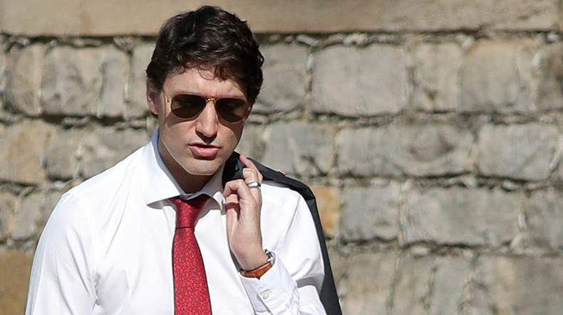Премьера Канады Джастина Трюдо оштрафовали из-за солнечных очков